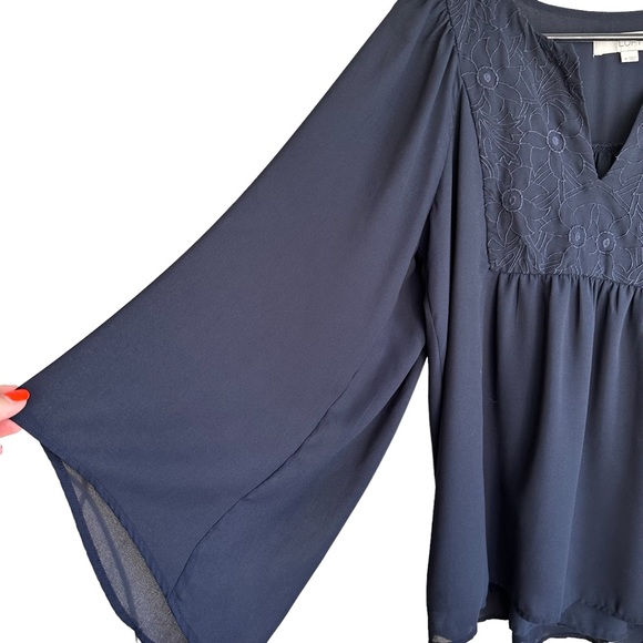 LOFT Navy Blouse Medium - Picture 4 of 7